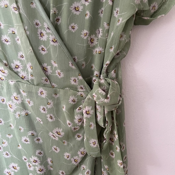 Spring Green Dress Bundle - Picture 10 of 14